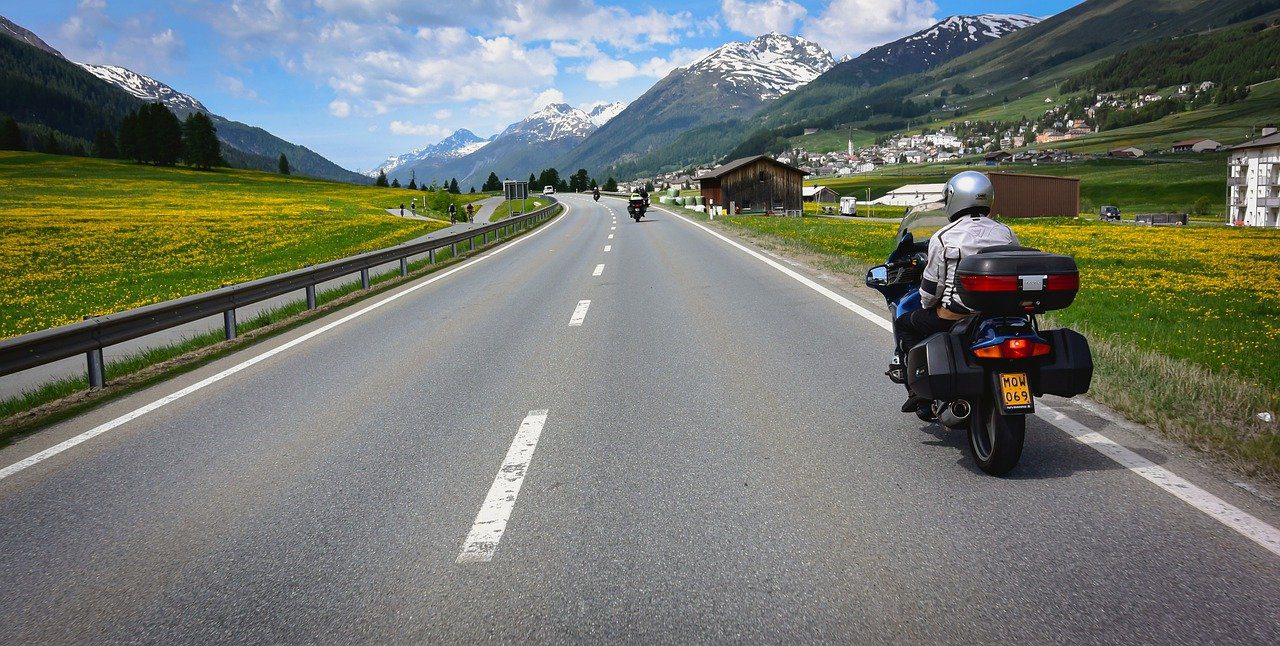 How To Tackle Mountain Roads Safely?