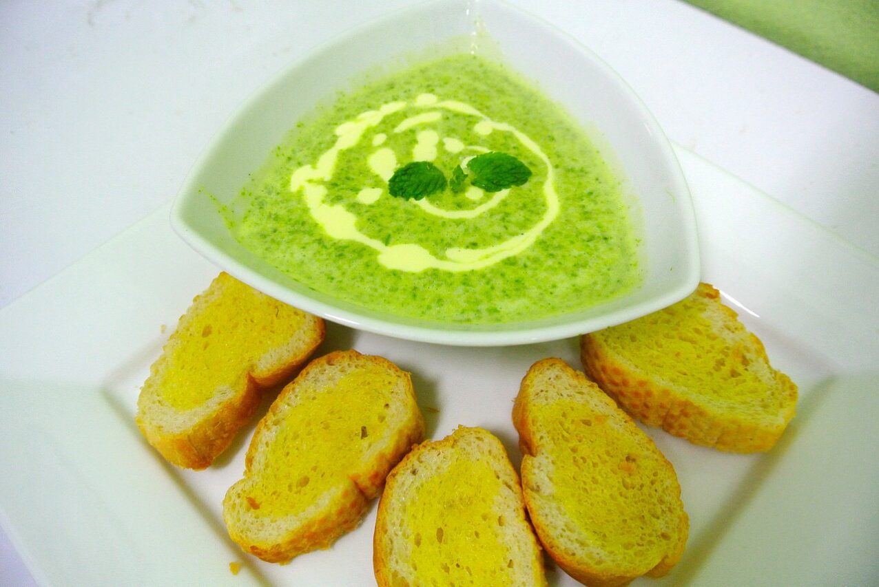 Easy and Healthy Spinach Soup Recipe